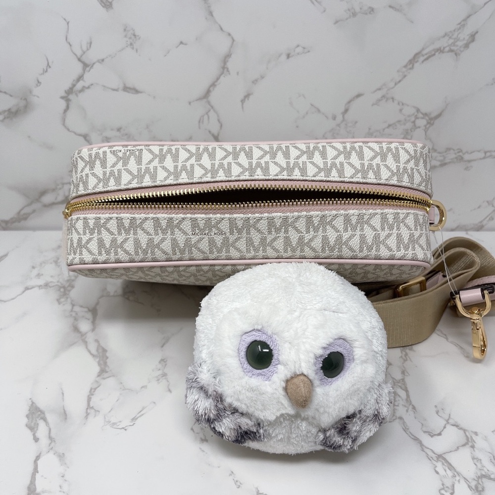 Michael Kors Kenly Large Pocket Crossbody - Picture 5 of 7